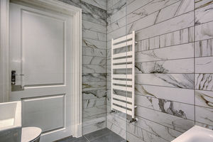 Main Bathroom- click for photo gallery